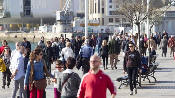 Santander está entre las ciudades del norte con más renta por trabajador, pero los vecinos de Bezana y Castro cobran más.