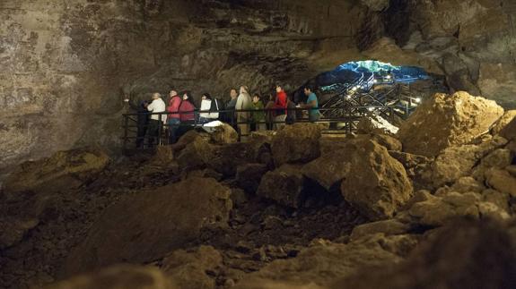 Interior de la Cueva de El Pendo, una de las cavidades dependientes de Cultura