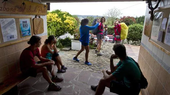 Más de 130 peregrinos se alojan en La Cabaña del abuelo Peuto cada noche. Cuenta con 80 plazas. 