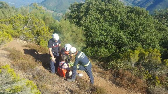 Evacuada en helicóptero una senderista de 65 años accidentada en la ladera sur de la Viorna