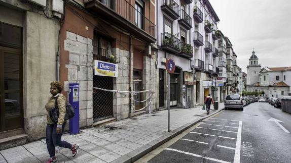 El edificio permanecía este viernes sellado. El Consistorio confirmó que no hay daños estructurales que afecten a la estabilidad del inmueble.