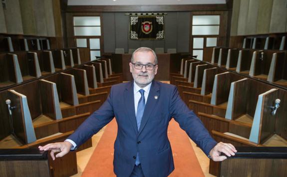 El rector de la Universidad de Cantabria, Ángel Pazos, afronta con ambición el nuevo curso.