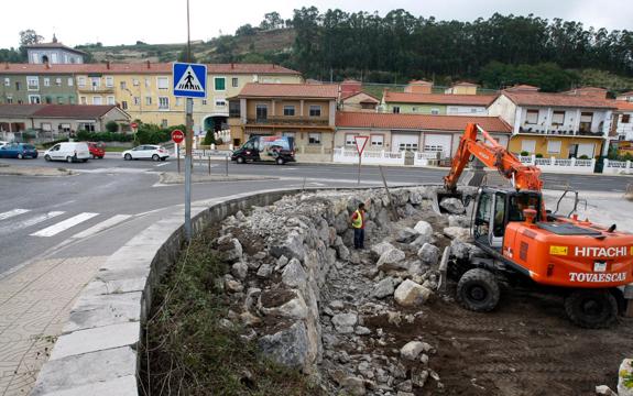 El desarrollo de las obras será compatible con el paso de vehículos y peatones por la Avenida de Solvay. 