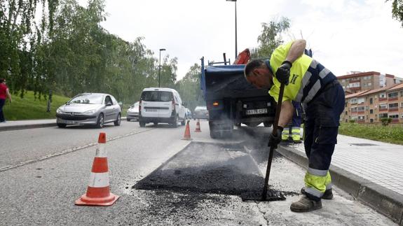 Obras de asfaltado y bacheado en el Bulevar Ronda el pasado mes de mayo.