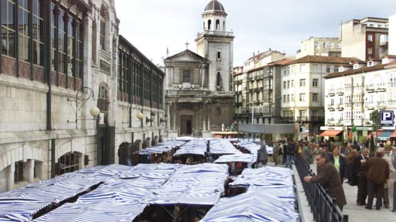 El rastro del Pasaje de Peña se trasladará a la plaza de la Esperanza este domingo