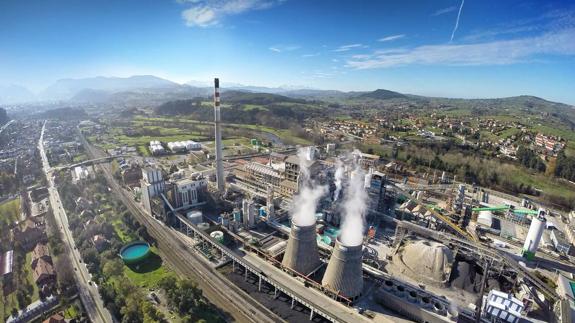 Imagen aérea de las instalaciones de Solvay en Barreda.