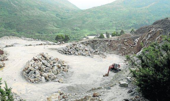 La explotación minera de barita en el monte Dobra se encuentra paralizada desde hace varios años.