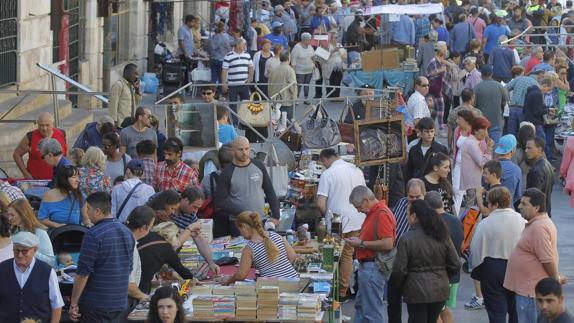 El rastrillo se ubica en los aledaños del mercado de La Esperanza.