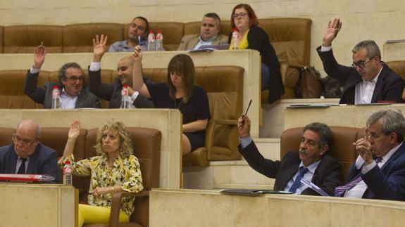 Debate en el Parlamento de Cantabria