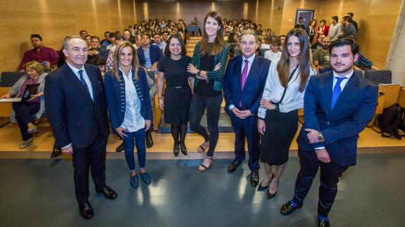 De izquierda a derecha, Santiago Salazar, Lydia Fernández, María Luisa Chacón, Ruth Beitia, Fermín Gutiérrrez, Marta Mena e Ignacio Gutiérrez.