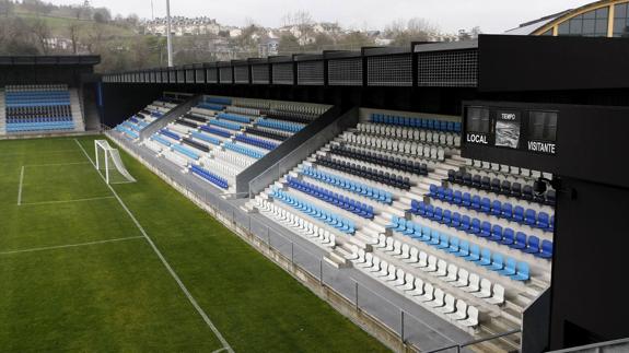 Uno de los fondos del estadio de El Malecón.