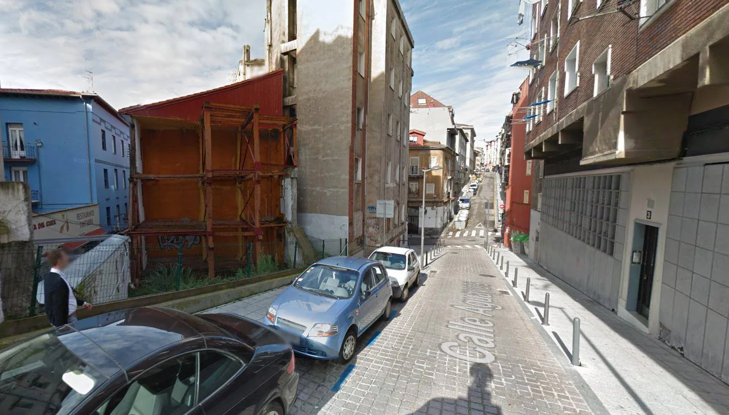 Vista desde la calle Los Aguayos del solar donde se construirán las viviendas