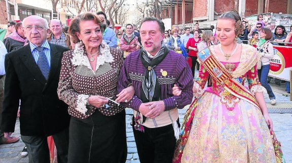 Todavía eran tiempos felices para Carmen Sevilla cuando fue fallera de honor en Na Jordana (Valencia) en 2008. 