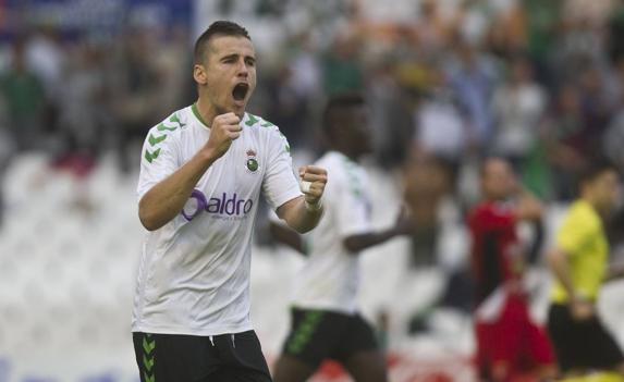 Dani Aquino pacta con los once metros
