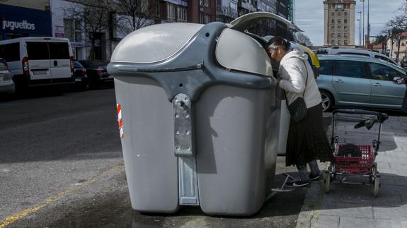 Un 3,5% de los cántabros sufre privación material severa y un 20% está en riesgo de pobreza. 