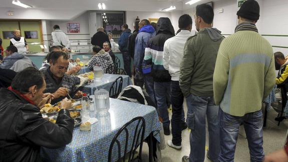 La renta social básica está destinada a las personas en situación de riesgo o exclusión social.