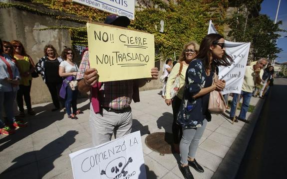 Los trabajadores del psiquiátrico de Parayas se manifestaron contra el traslado.