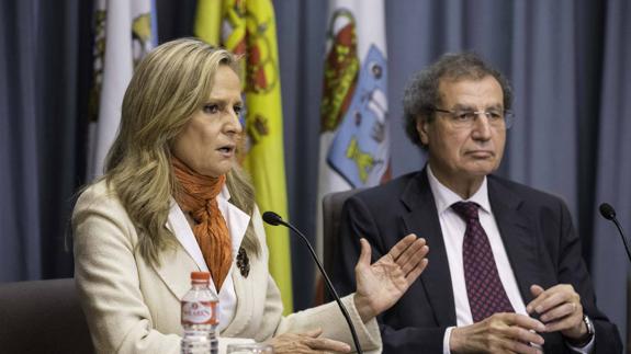 Isabel San Sebastián junto a Manuel Ángel Castañeda, durante la presentación de la novela.