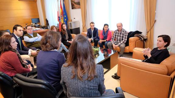 Reunión de los trabajadores de la Cámara con Dolores Gorostiaga.