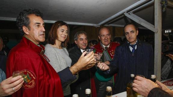 Francisco Martín, Edurne Pasaban, Javier Gómez, Mariano Linares y Samuel Ruiz, esta tarde en Potes 