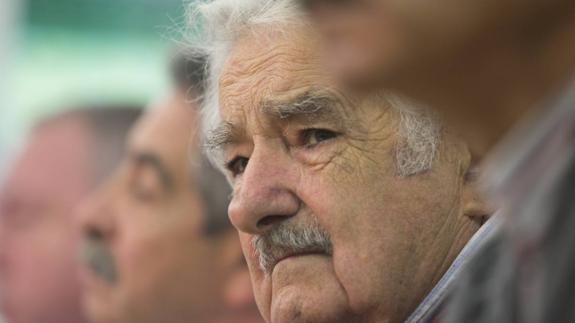 Mujica, durante el encuentro con los alumnos del IES Alisal.