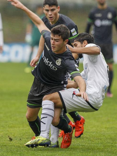 El canterano Alberto Gómez, durante el partido contra el Boiro. 