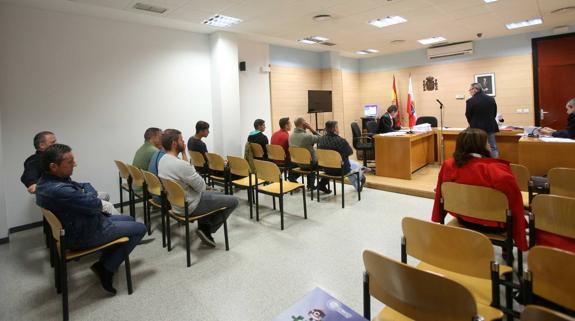 Vista del juicio en el que los 22 voluntarios solicitaban que se reconociese su relación laboral con el Ayuntamiento de Camargo.  