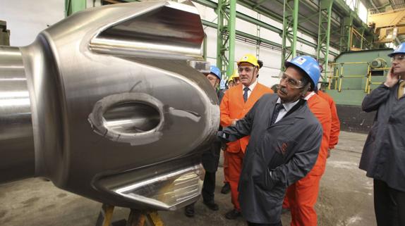 Revilla, en una visita a la fábrica de Sidenor.