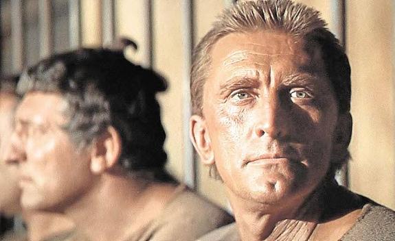 Kirk Douglas, el decano de las estrellas de Hollywood, en 'Los valientes andan solos'.