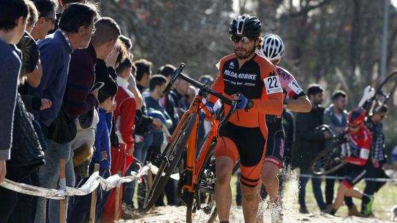 El buen tiempo acompañó a la prueba y llenó de espectadores el circuito de Torrelavega.