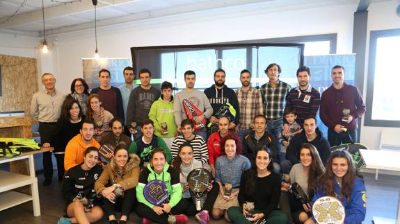 Foto de familia con los ganadores en las distintas categorías.