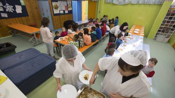 Igual que el pasado año, el servicio de comedor en el colegio público Cisneros de Santander estará abierto durante las vacaciones de Navidad.