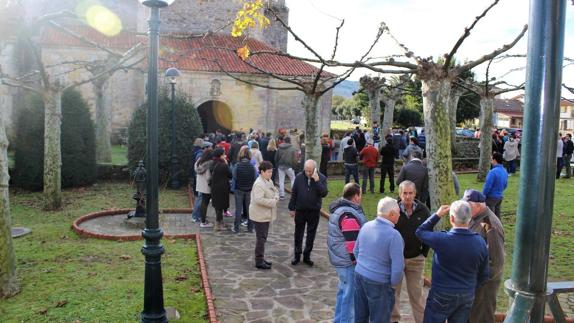 Los feligreses de Galizano organizaron incluso una concentración pacífica para pedir que el Obispado les permitiese utilizar el templo para la entrega de regalos a los niños del municipio.