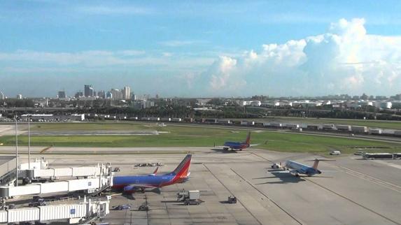 Al menos un muerto y nueve heridos en un tiroteo en el aeropuerto de Florida