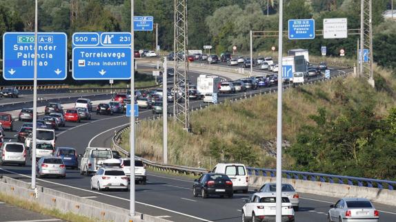 Autovía A-8 a su paso por Torrelavega
