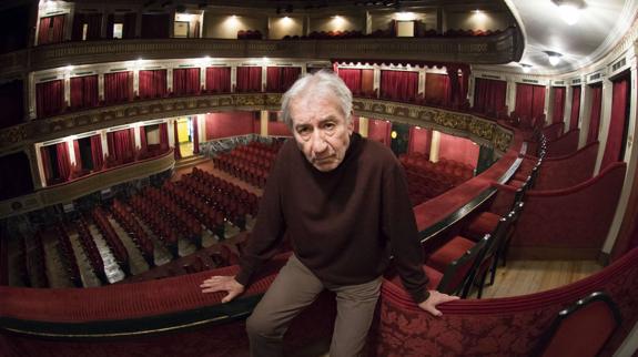 Sacristán actúa esta noche en el Teatro Concha Espina de Torrelavega donde, tras la función, recibirá el premio 'Duende Zahorí'