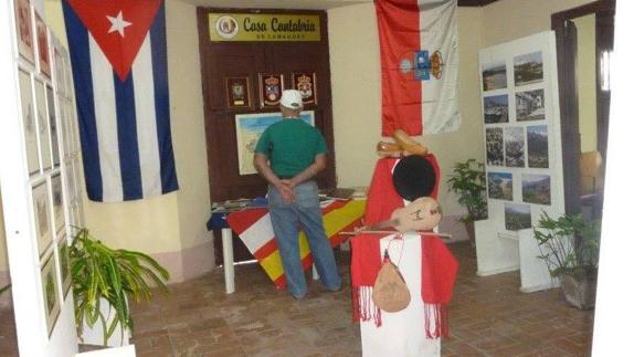 Interior de la sede del centro montañés en Camagüey.