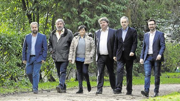 Julio Cires (Liébana), Fernando Fernández (Valderredible), Rosa Fernández (Cabuérniga), Gastón Gómez (Cayón), Santiago Rego (Liérganes) y Javier Incera (Colindres).