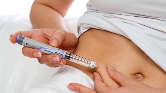 Los enfermos de diabetes, que en el tipo 1 se inyectan insulina 4 o 5 veces al día, denunciaban que las agujas "hacen daño". 