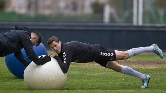 Jagoba, durante el entrenamiento de este miércoles por la mañana en La Albericia.