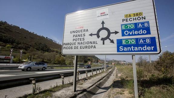 Tramo de la autovía Santander-Asturias, la A-8, a la altura de Val de San Vicente.