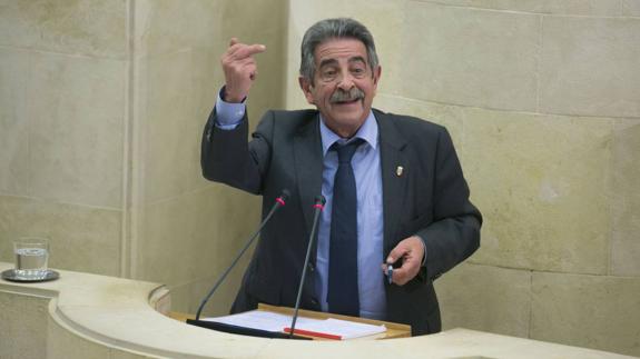 Miguel Ángel Revilla, en el Pleno del Parlamento de Cantabria del pasado 2 de febrero.