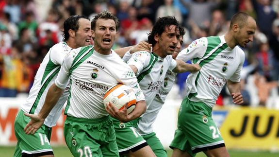 La camiseta del Racing ya portó publicidad del Año Jubilar Lebaniego en 2006.