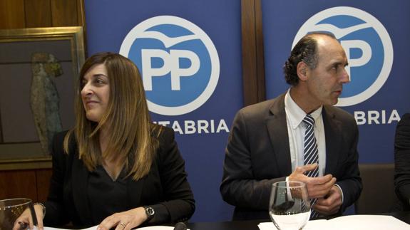 María José Sáenz de Buruaga e Ignacio Diego, secretaria general y presidente del PP cántabro.