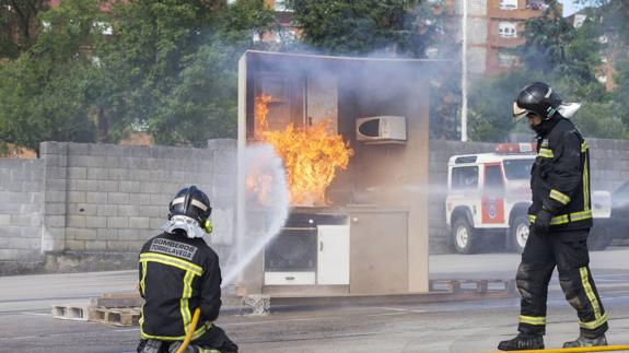Exhibición del Parque Comarcal de Bomberos de Torrelavega. 
