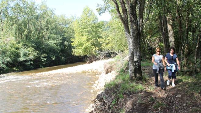 Imagen de la senda fluvial del Saja.