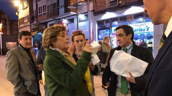 La jornada electoral en Torrelavega fue tensa, con acusaciones entre los representantes de los dos sectores.