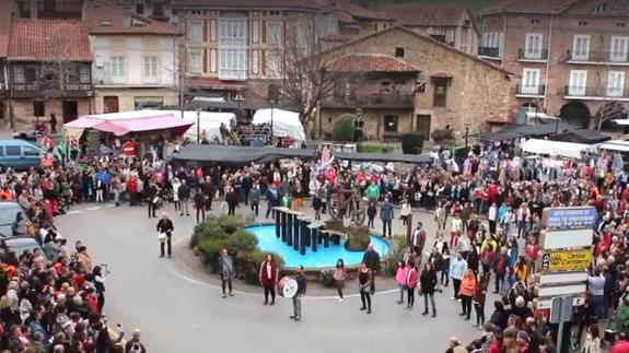 Ocho agrupaciones corales cantan en Cabezón para acoger a los refugiados