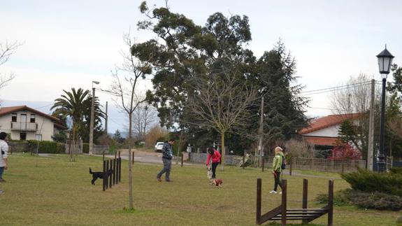 Los perros de Colindres cuentan con un parque dedicado a ellos