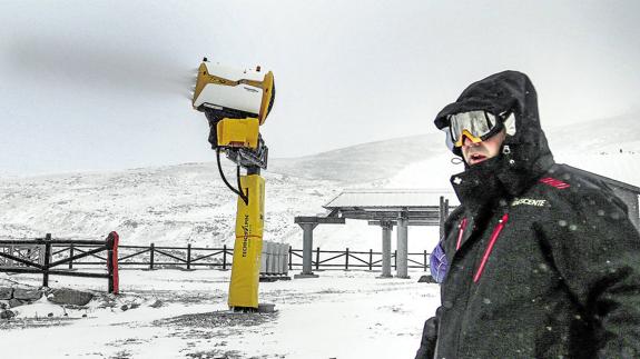 Los cañones de nieve artificial han ayudado a prolongar la temporada.